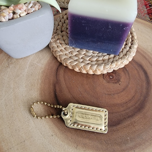 Like new Coach gold hang tag keychain bag charm pendant - Picture 2 of 4